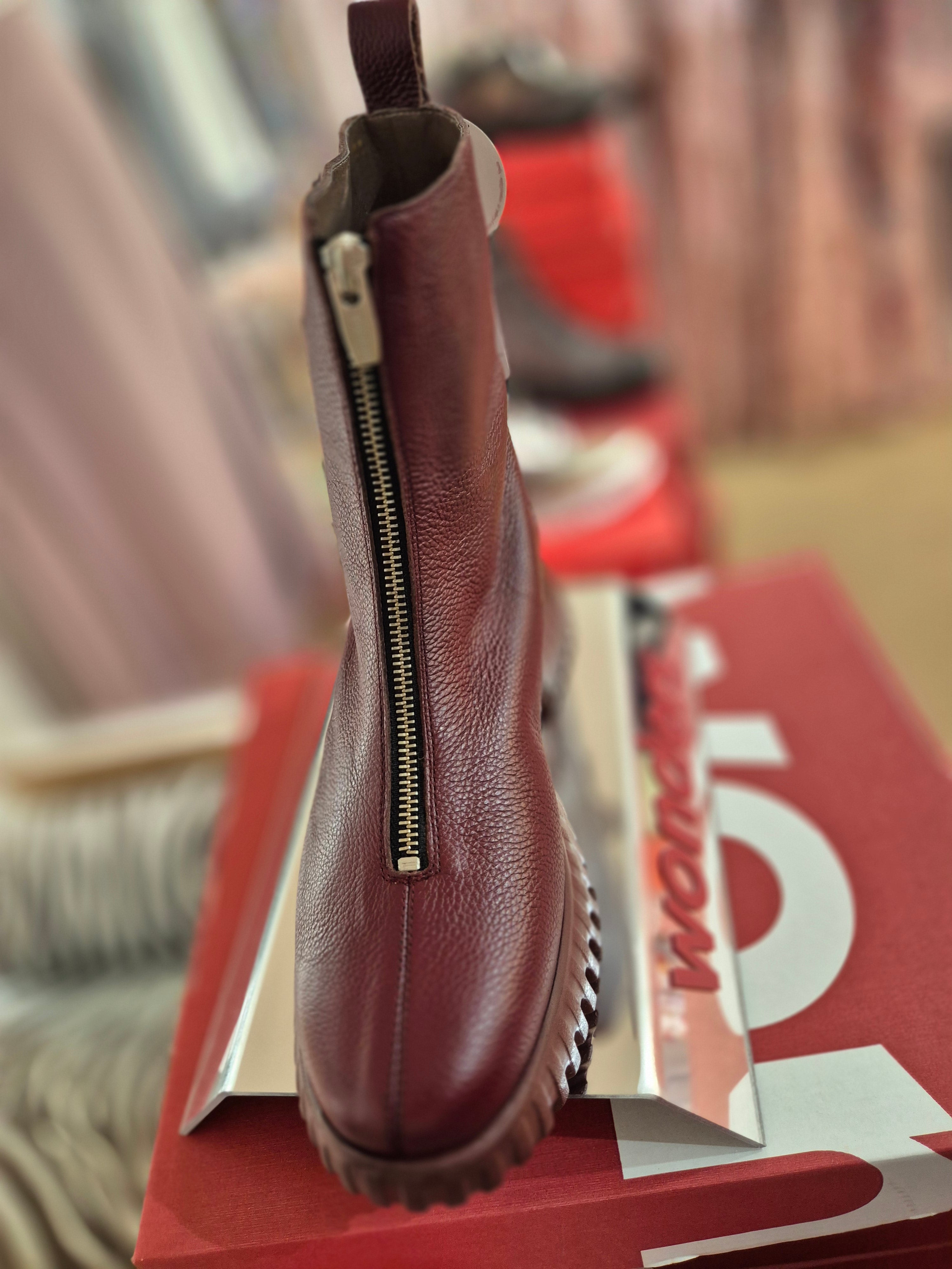 Wonders - Zip Front Boot