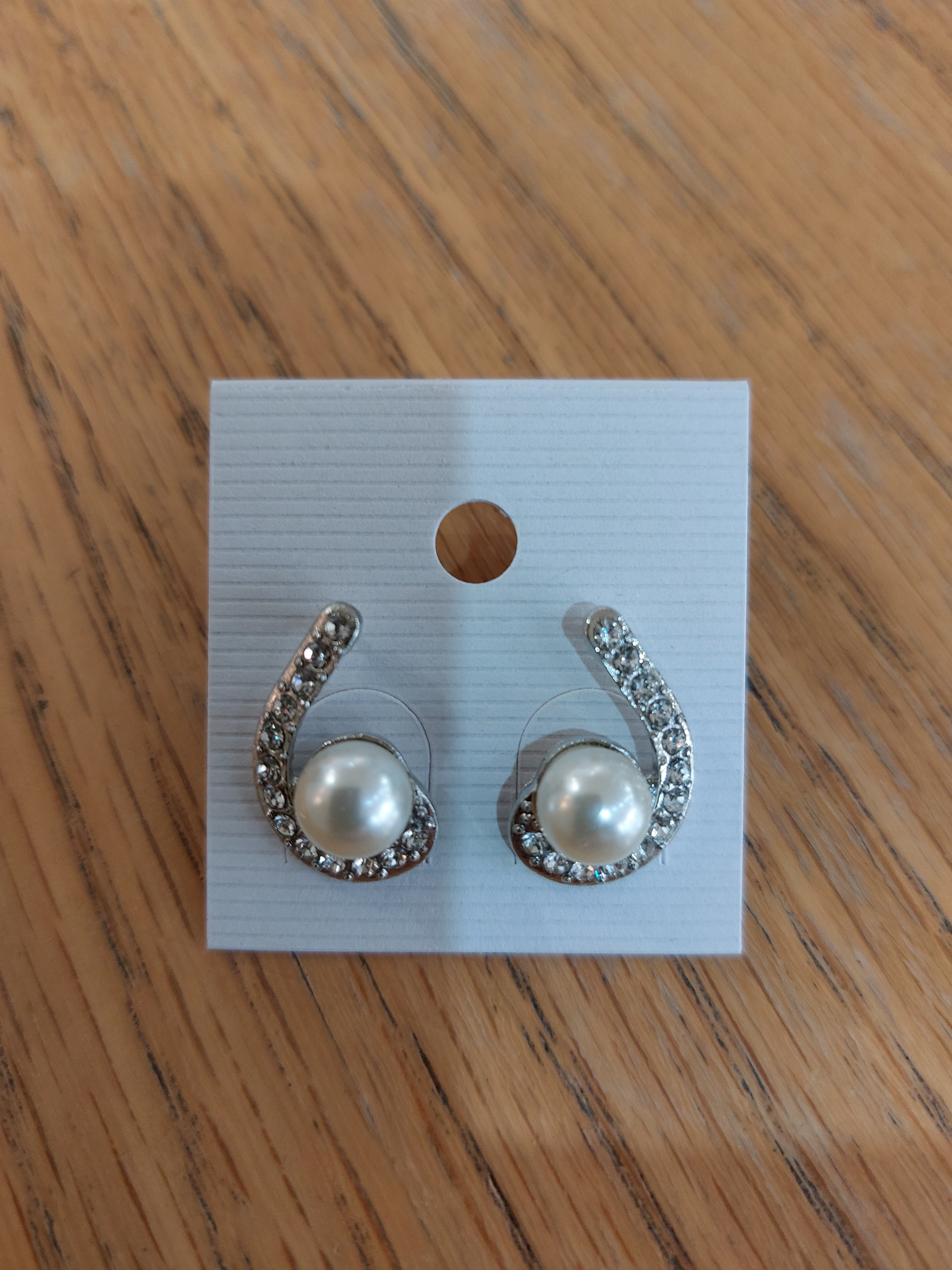 Nouvelle- pearl swirl stud earrings