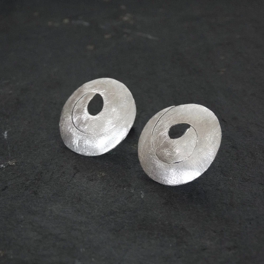 Annie Munday - Brushed disk earrings