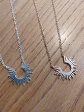 Load image into Gallery viewer, Envy - Sun-ray necklace
