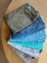 Load image into Gallery viewer, Anna Montana - 7/8 Jeans with zips
