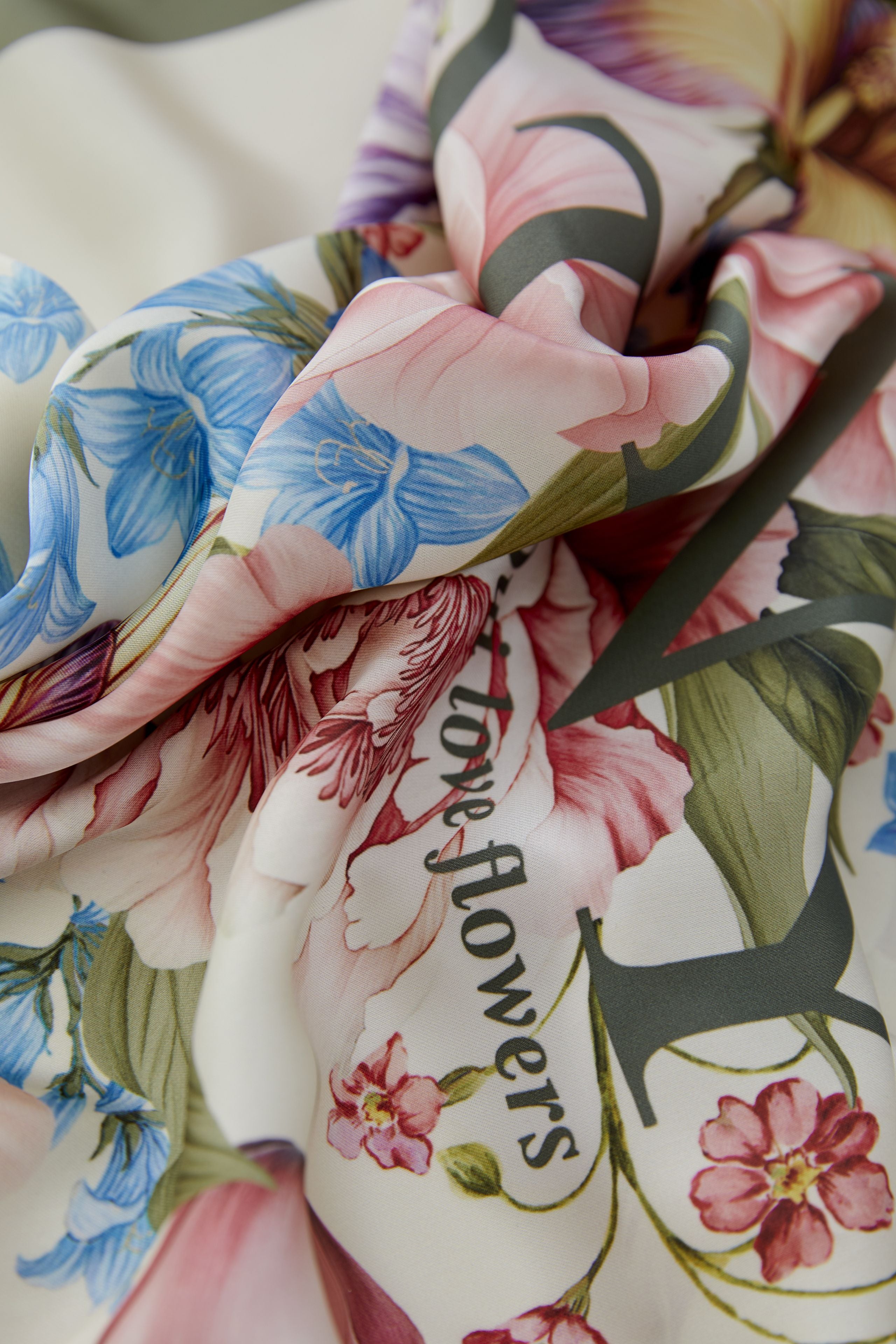 Oui 96804 Printed Floral Satin Scarf