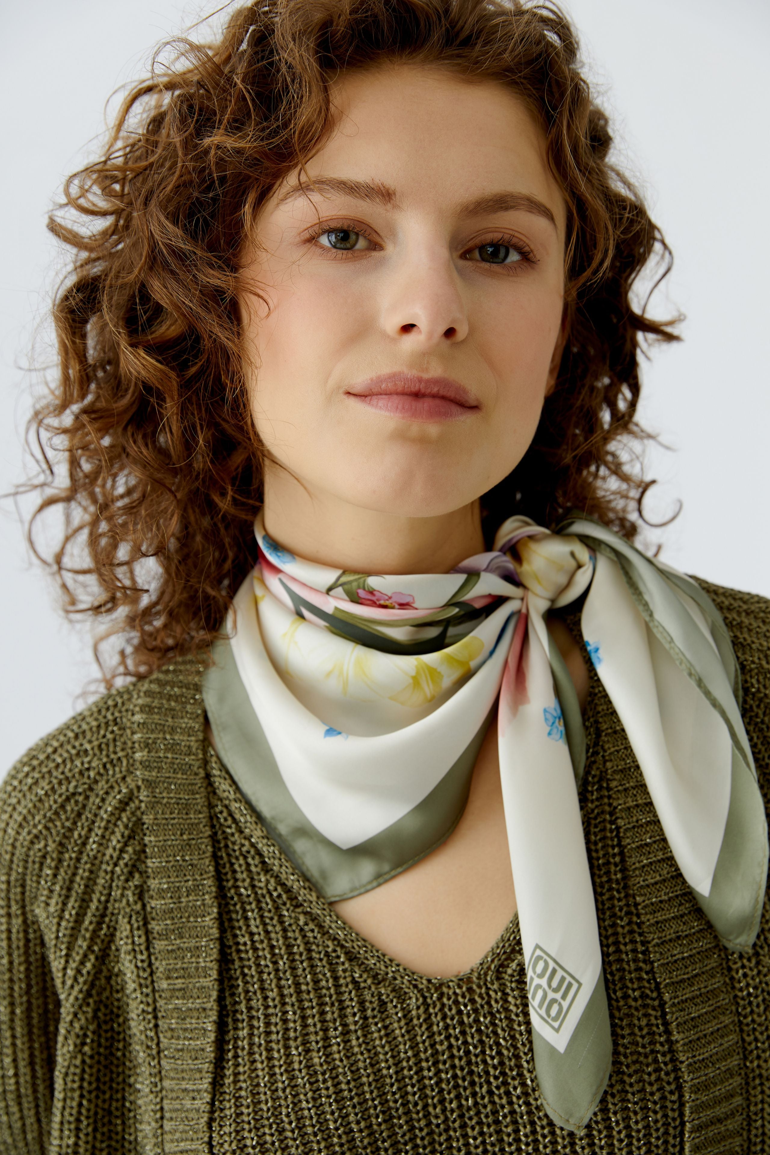 Oui 96804 Printed Floral Satin Scarf