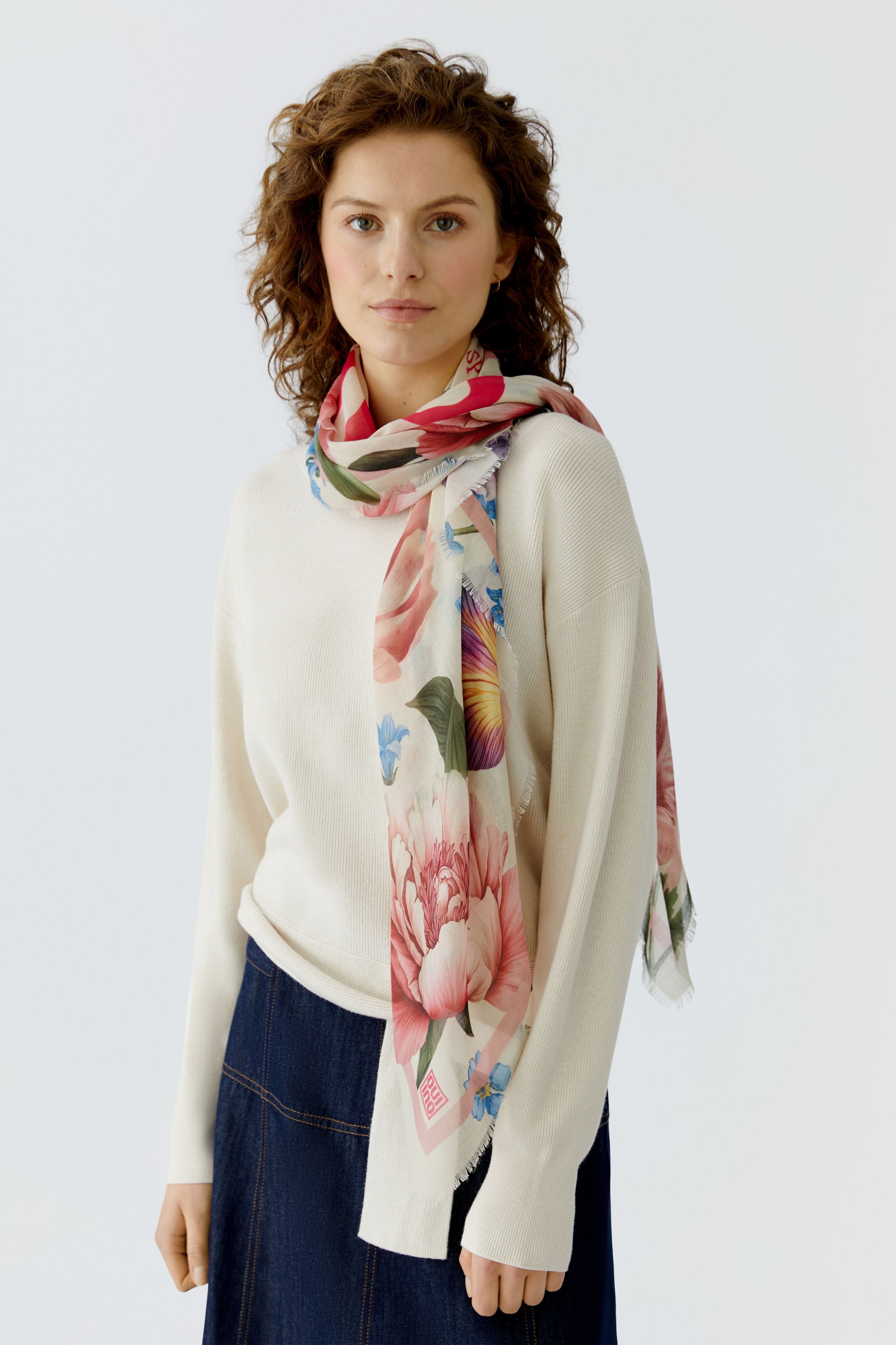 Oui 96807 Rose and Red Floral Satin Scarf