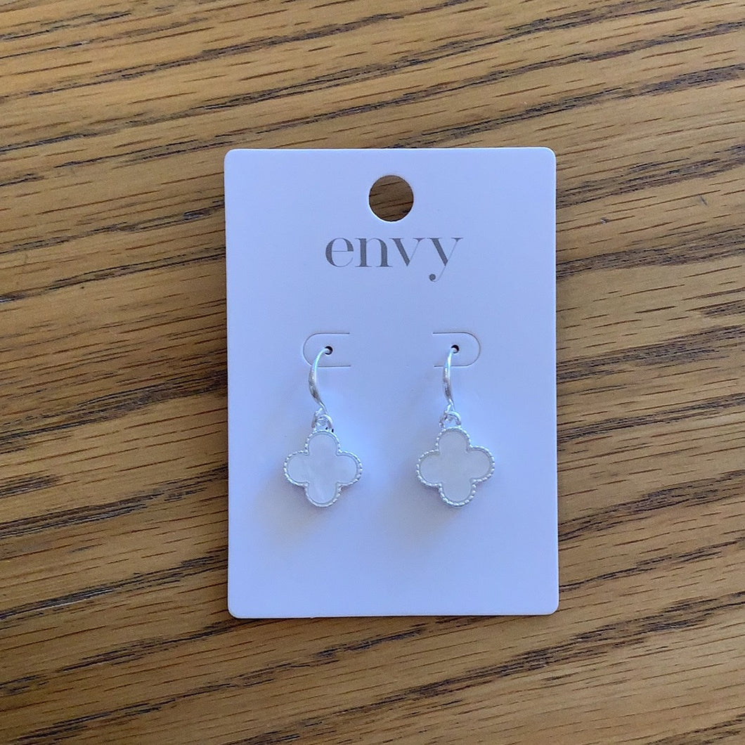 Envy - Clover Pearl earring