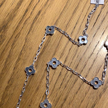 Load image into Gallery viewer, Envy - Clover hole Necklace
