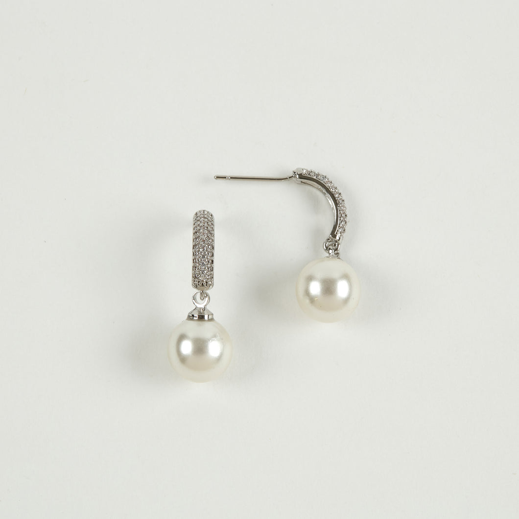 Dante - Pearl drop stud earrings