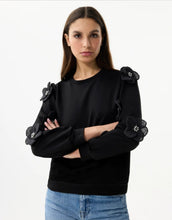 Load image into Gallery viewer, Leo &amp; Ugo - 3D Flower Sweatshirt
