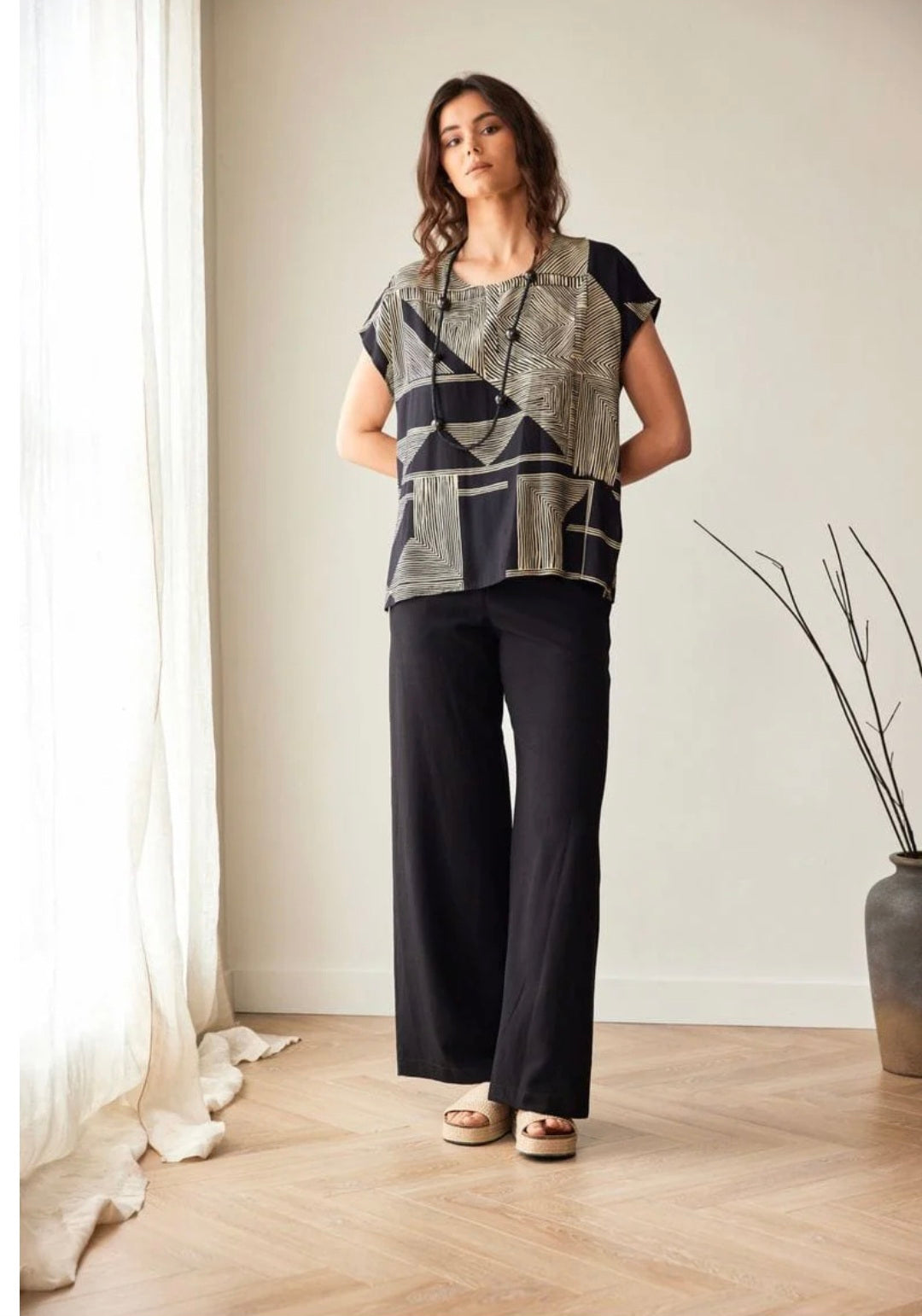 Peruzzi 518 Black /White Geometric Print Top