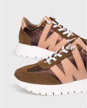 Load image into Gallery viewer, Wonders - Cognac W Trainer

