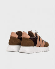 Load image into Gallery viewer, Wonders - Cognac W Trainer
