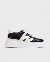 Load image into Gallery viewer, Wonders - Black and White Sneaker
