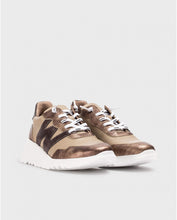 Load image into Gallery viewer, Wonders - Taupe W Trainer
