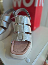 Load image into Gallery viewer, Wonders - Platform Sandle - Max Plata
