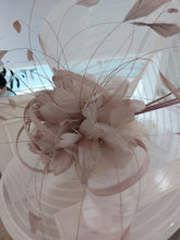 Load image into Gallery viewer, Snoxells - Large fascinator hat
