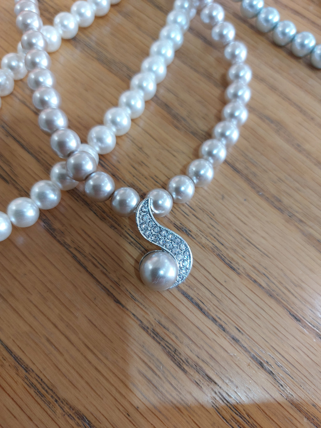 Nouvelle - Pearl with swirl drop
