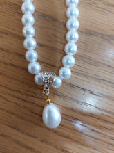 Load image into Gallery viewer, Nouvelle - Gold drop pearl necklace
