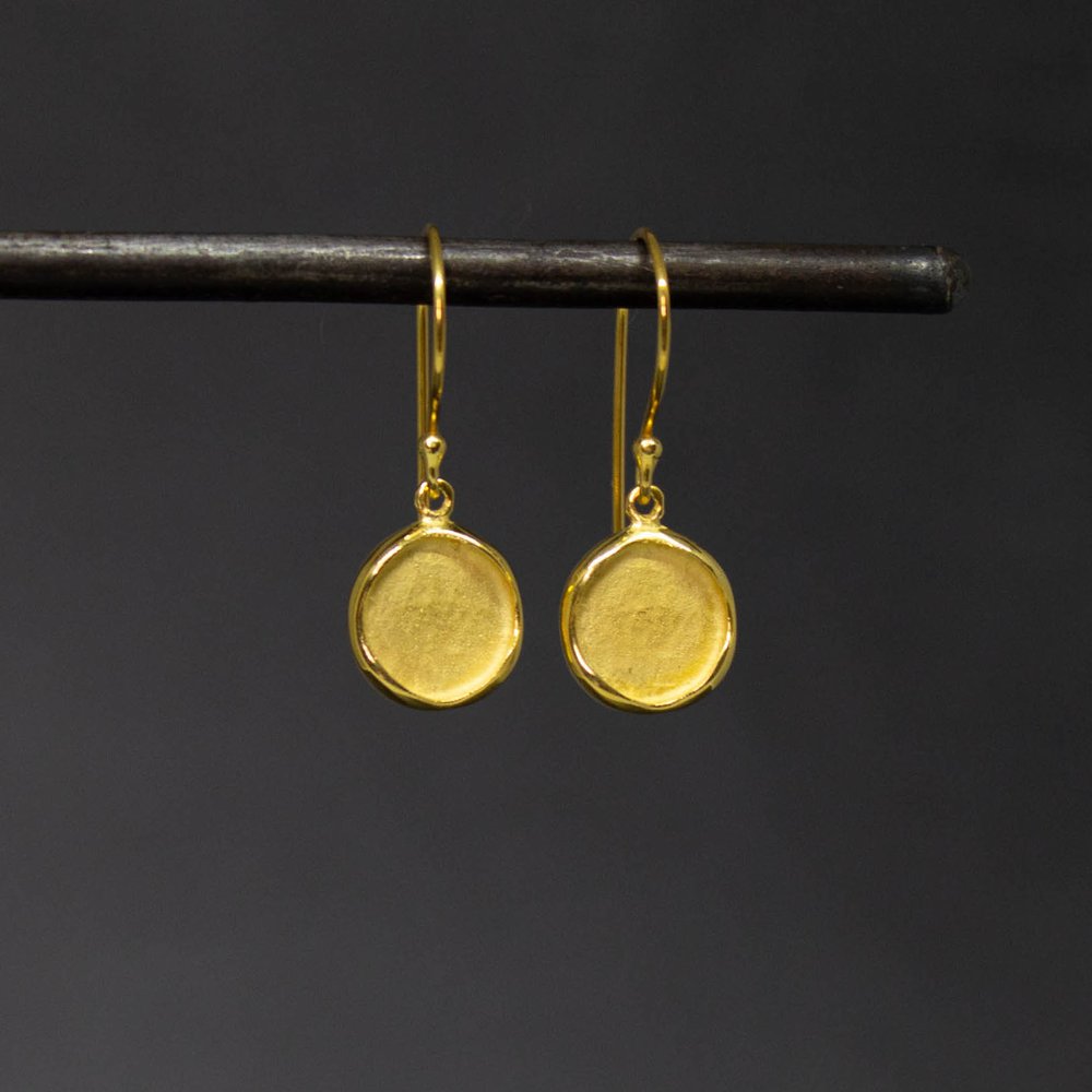Annie Munday - Gold Circle earring