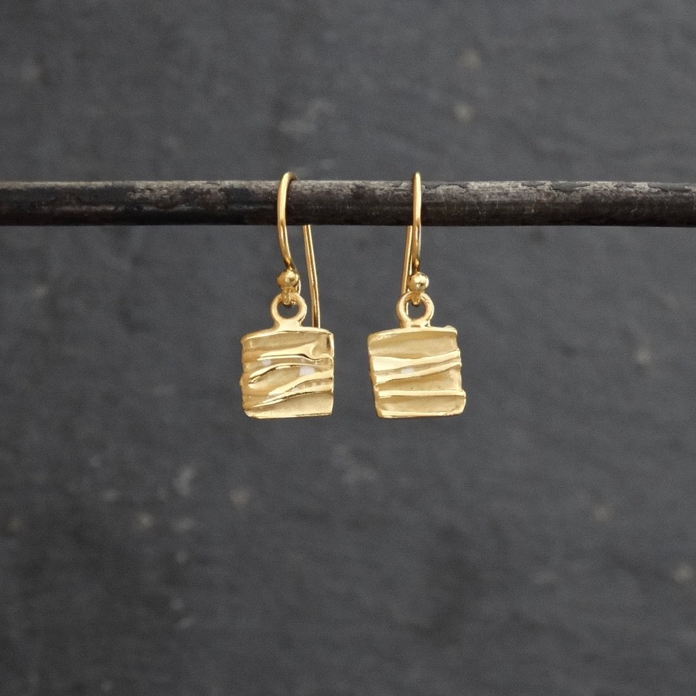 Annie Munday - Gold square drop earring